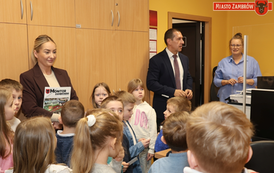 Mali goście w Urzędzie Miasta Zambr&oacute;w - Dzieci z Miejskiego Przedszkola nr 5 z wizytą u Burmistrza 14