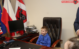Mali goście w Urzędzie Miasta Zambr&oacute;w - Dzieci z Miejskiego Przedszkola nr 5 z wizytą u Burmistrza 38