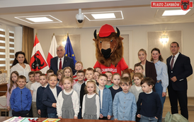 Mali goście w Urzędzie Miasta Zambr&oacute;w - Dzieci z Miejskiego Przedszkola nr 5 z wizytą u Burmistrza 40