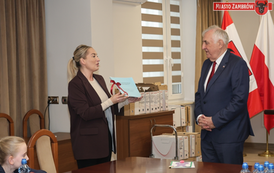 Mali goście w Urzędzie Miasta Zambr&oacute;w - Dzieci z Miejskiego Przedszkola nr 5 z wizytą u Burmistrza 42