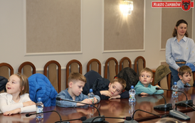 Mali goście w Urzędzie Miasta Zambr&oacute;w - Dzieci z Miejskiego Przedszkola nr 5 z wizytą u Burmistrza 46