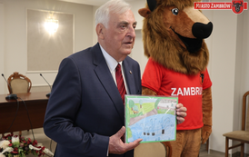 001 - Uczniowie z SP nr 4 z wizytą w Urzędzie - 06.05.2026 r.  fot. J. Kurpiewska (21)
