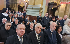 Miasto Zambr&oacute;w oddało hołd abp. J&oacute;zefowi Michalikowi &mdash; delegacja na pogrzebie w Bazylice Archikatedralnej w Przemyślu 14