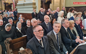 Miasto Zambr&oacute;w oddało hołd abp. J&oacute;zefowi Michalikowi &mdash; delegacja na pogrzebie w Bazylice Archikatedralnej w Przemyślu 15