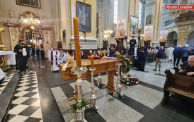 Miasto Zambr&oacute;w oddało hołd abp. J&oacute;zefowi Michalikowi &mdash; delegacja na pogrzebie w Bazylice Archikatedralnej w Przemyślu 18
