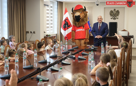 002 - Przedszkolaki z MP 1 z wizytą u Birmistrza 26.05.2026r. J. Kurpiewska (19)