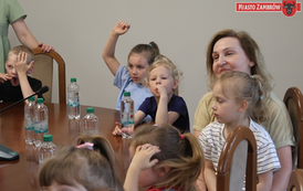 002 - Przedszkolaki z MP 1 z wizytą u Birmistrza 26.05.2026r. J. Kurpiewska (18)