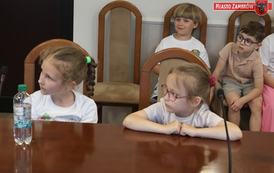002 - Przedszkolaki z MP 1 z wizytą u Birmistrza 26.05.2026r. J. Kurpiewska (16)