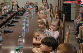 002 - Przedszkolaki z MP 1 z wizytą u Birmistrza 26.05.2026r. J. Kurpiewska (13)