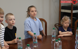 002 - Przedszkolaki z MP 1 z wizytą u Birmistrza 26.05.2026r. J. Kurpiewska (7)