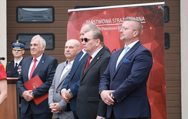 Powiatowe Obchody Dnia Strażaka w Zambrowie &mdash; Odznaczenia, Awanse i Wzruszające Chwile 17