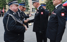 Powiatowe Obchody Dnia Strażaka w Zambrowie &mdash; Odznaczenia, Awanse i Wzruszające Chwile 20