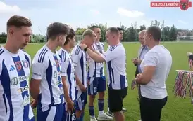 Piłkarskie Święto na Stadionie Miejskim &mdash; Olimpia Zambr&oacute;w żegna sezon z awansem do III Ligi! 65