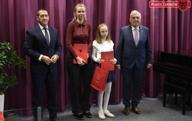 Nagrody Burmistrza Miasta Zambr&oacute;w trafiły do najzdolniejszych uczni&oacute;w szk&oacute;ł podstawowych 2 2