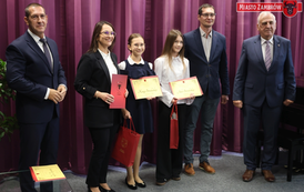 Nagrody Burmistrza Miasta Zambr&oacute;w trafiły do najzdolniejszych uczni&oacute;w szk&oacute;ł podstawowych 2 6