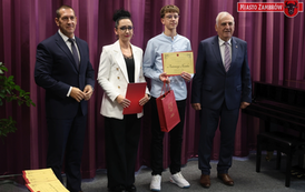Nagrody Burmistrza Miasta Zambr&oacute;w trafiły do najzdolniejszych uczni&oacute;w szk&oacute;ł podstawowych 2 14