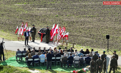 Odsłonięto pamiątkową tablicę upamiętniającą żołnierzy 33. Pułku Piechoty biorącym udział we wrześniowym boju o Zambrów 
