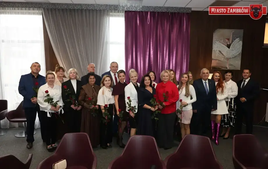 Burmistrz Zambrowa uhonorował pracowników oświaty
