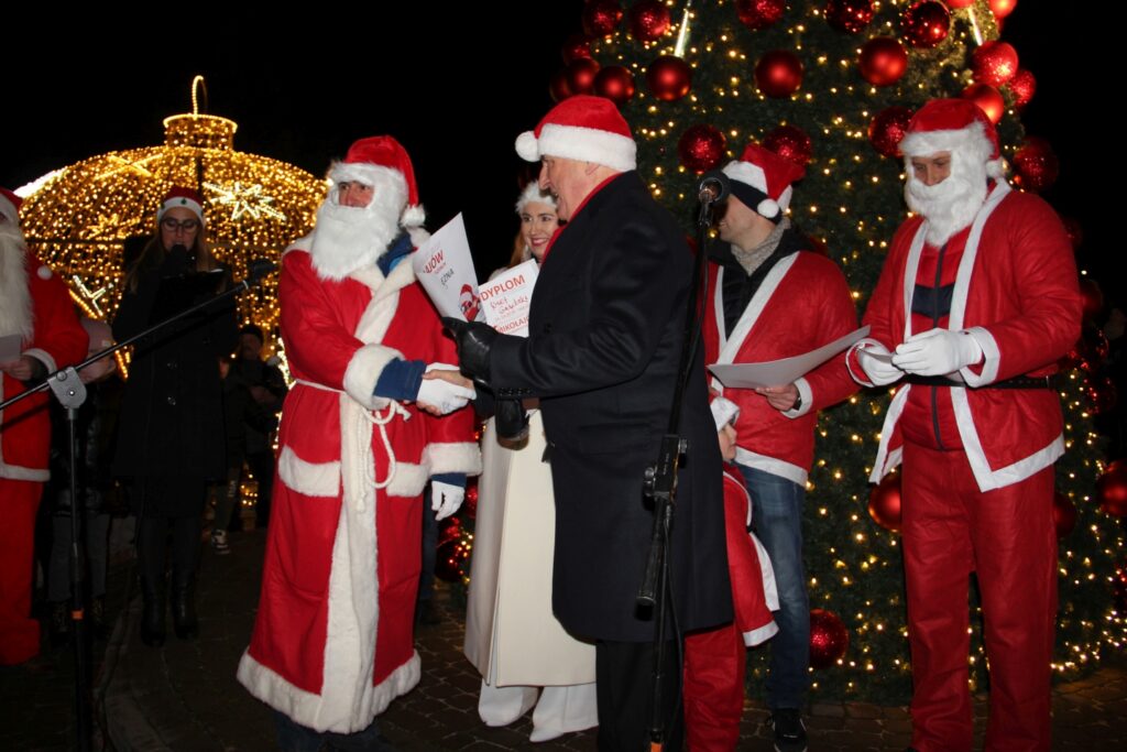 Iluminacje świetne rozbłysły w centrum Zambrowa 4.12.2022r. fot. J. Włodkowska - Kurpiewska