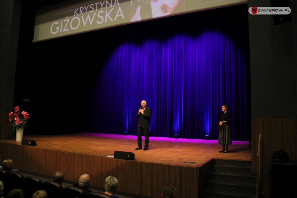 22.01.2023r. - Koncert Krystyny Giżowskiej z okazji Dnia Babci i Dziadka - fot. M. Maciejewski