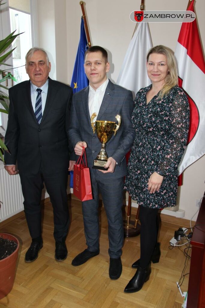 Zawodnicy Zambrowskiego Klubu Karate Kyokushin wyróżnieni przez Burmistrza za sukcesy w zawodach międzynarodowych 10.02.2023r. J. Włodkowska - Kurpiewska 