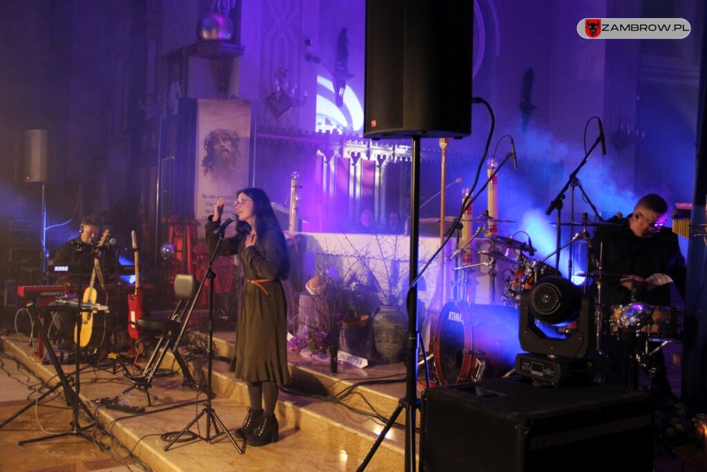 25.02.2023 - Msza św. w intencji Ukrainy -  koncert zespołu TARAKA - fot. J. Włodkowska-Kurpiewska