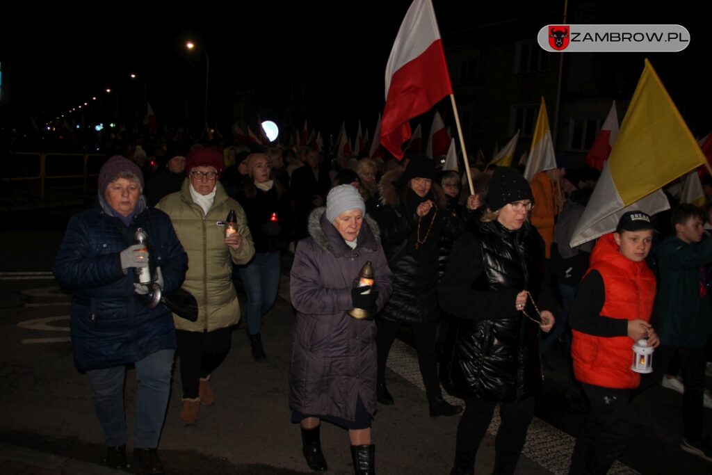 “Marsz Światła” przeszedł ulicami Zambrowa 02.04.2023r. fot. J. Włodkowska -Kurpiewska
