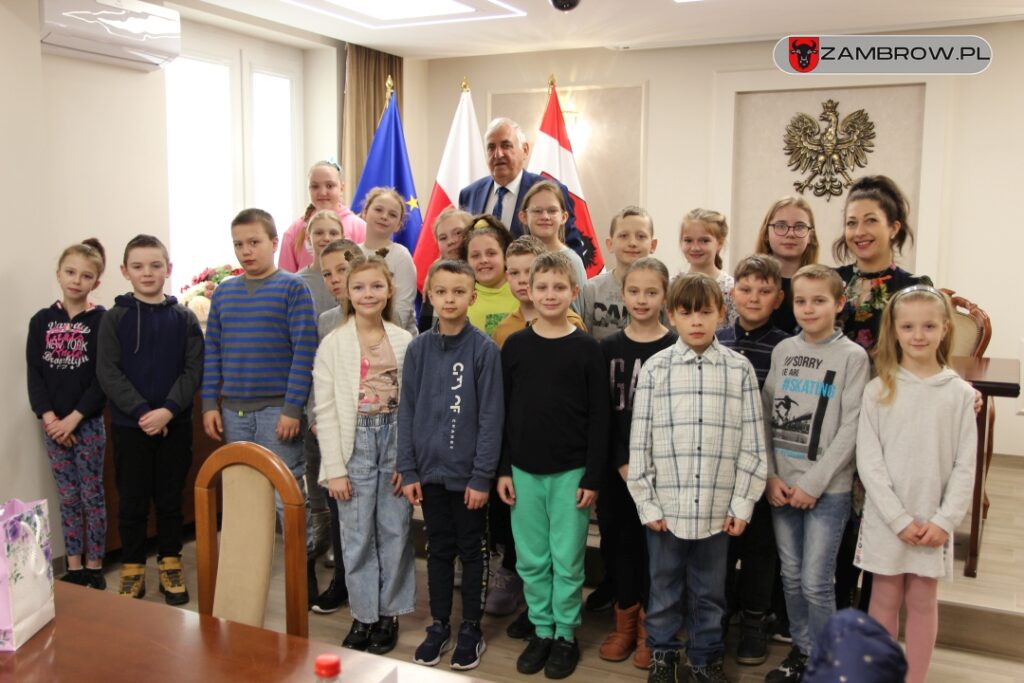 Uczniowie z SP nr 3 odwiedzili Urząd Miasta 05.04.2023, fot. J. Włodkowska - Kurpiewska