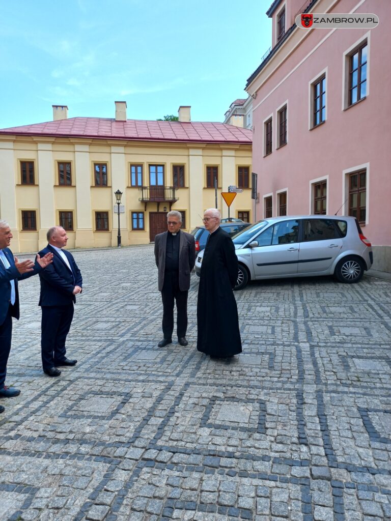 W odwiedzinach u Honorowego Obywatela Miasta Zambrów 05.06.2023r. fot. J. Kossakowski