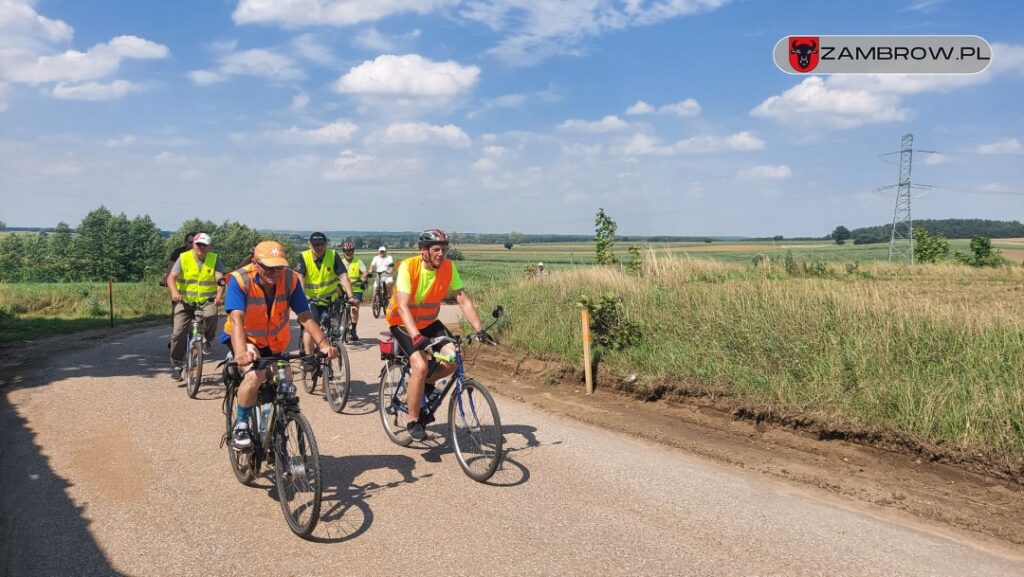 Rowerzyści odwiedzili Lutostań w ramach akcji Zambrów na rowery 06.08.2023r. fot. A. Trochimowicz