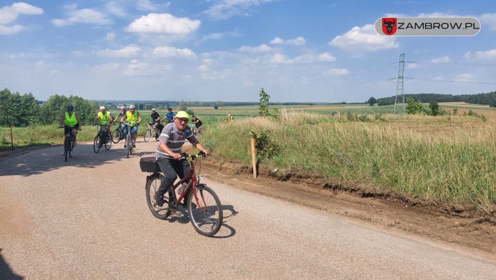 Rowerzyści odwiedzili Lutostań w ramach akcji Zambrów na rowery 06.08.2023r. fot. A. Trochimowicz
