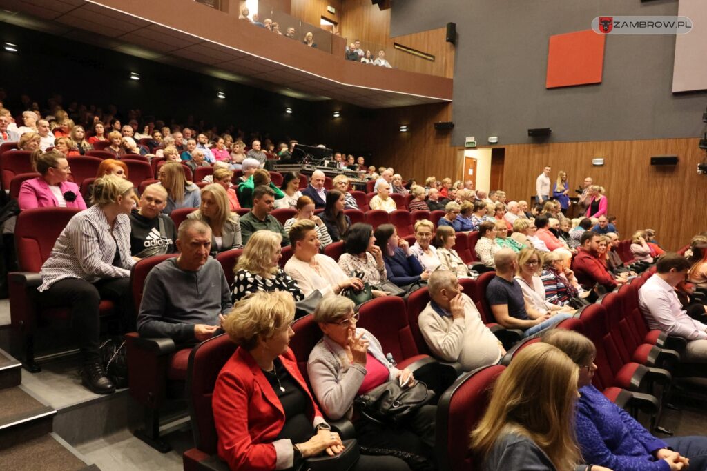 Poparzeni Kawą Trzy wystąpił dla kobiet 08.03.2024r. fot. J. Włodkowska - Kurpiewska