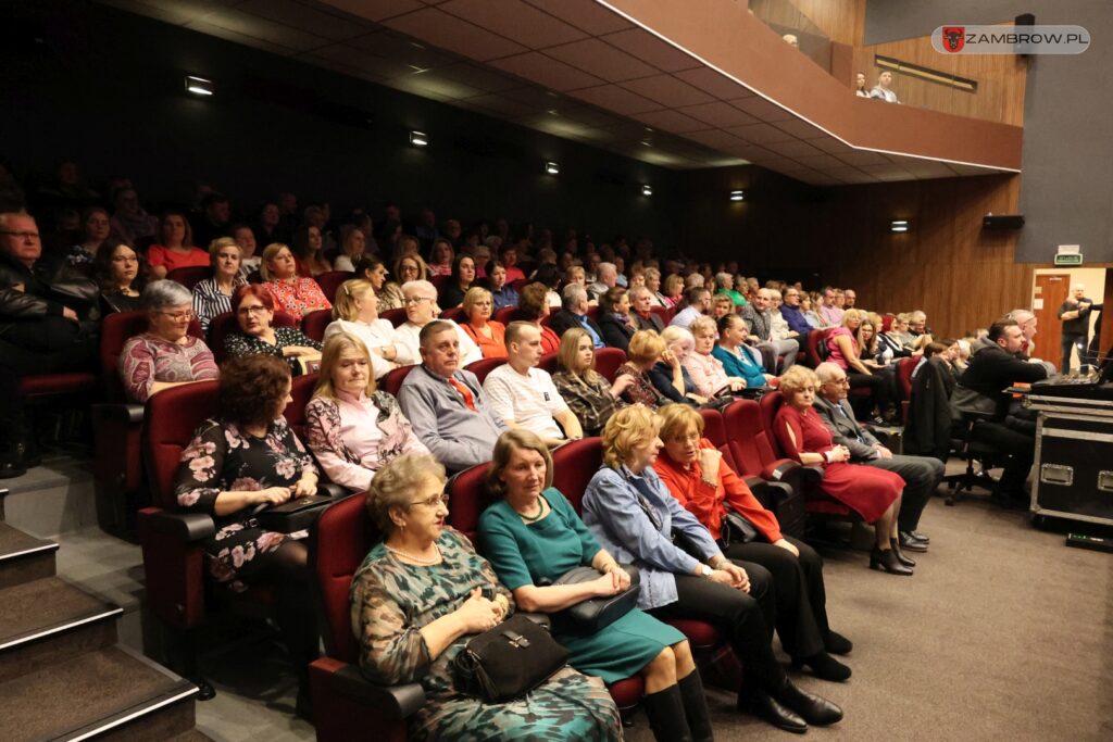 Poparzeni Kawą Trzy wystąpił dla kobiet 08.03.2024r. fot. J. Włodkowska - Kurpiewska