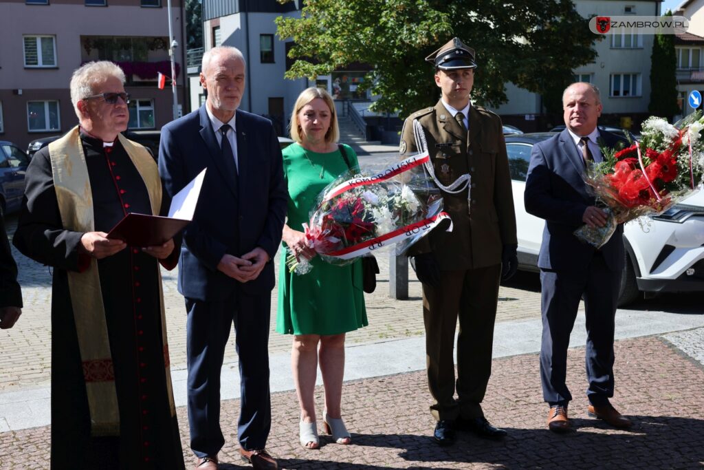 Złożono wieńce pod pomnikiem żołnierza Wojska Polskiego 14.08.2024 fot. J. Włodkowska - Kurpiewska