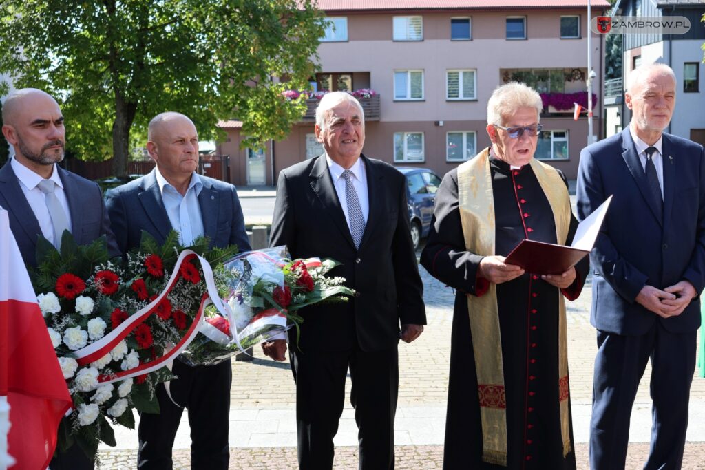 Złożono wieńce pod pomnikiem żołnierza Wojska Polskiego 14.08.2024 fot. J. Włodkowska - Kurpiewska