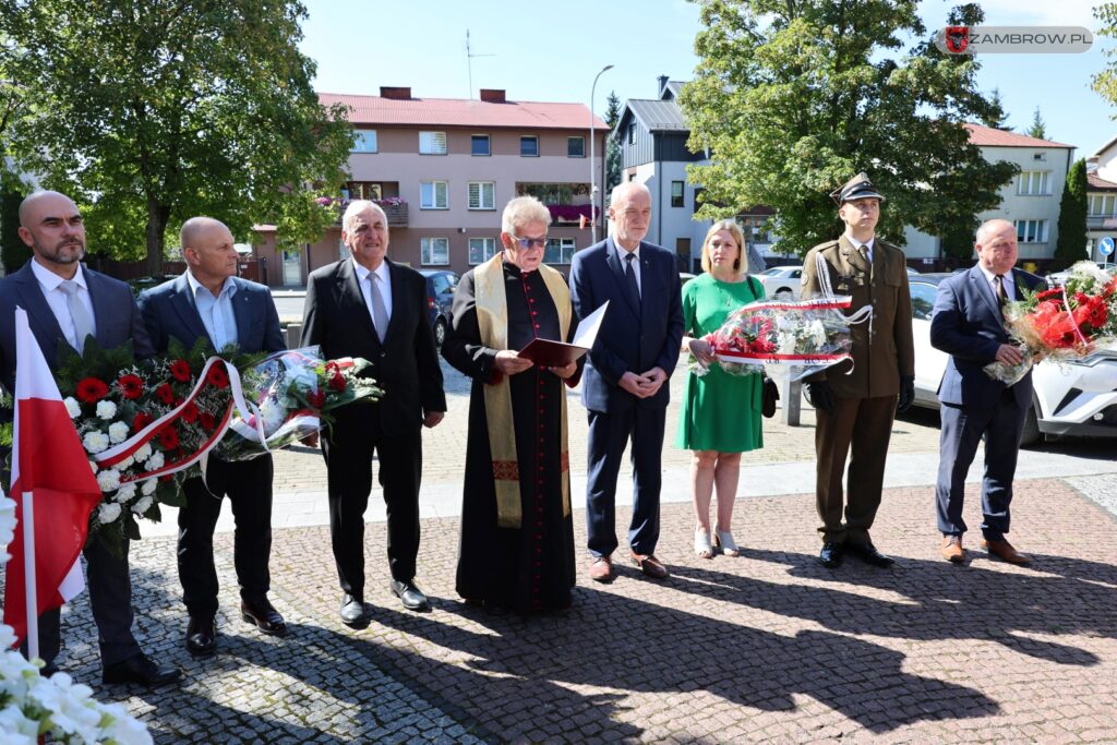 Złożono wieńce pod pomnikiem żołnierza Wojska Polskiego 14.08.2024 fot. J. Włodkowska - Kurpiewska