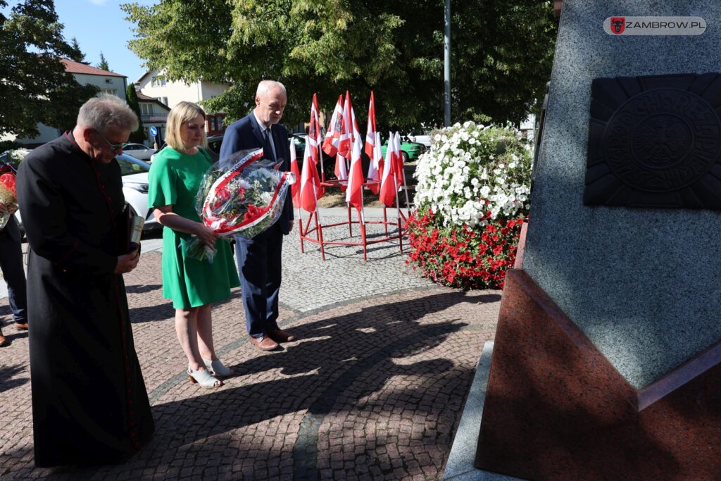 Złożono wieńce pod pomnikiem żołnierza Wojska Polskiego 14.08.2024 fot. J. Włodkowska - Kurpiewska