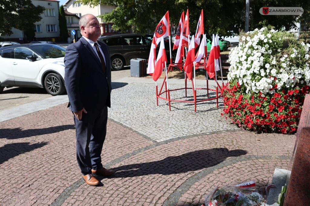 Złożono wieńce pod pomnikiem żołnierza Wojska Polskiego 14.08.2024 fot. J. Włodkowska - Kurpiewska