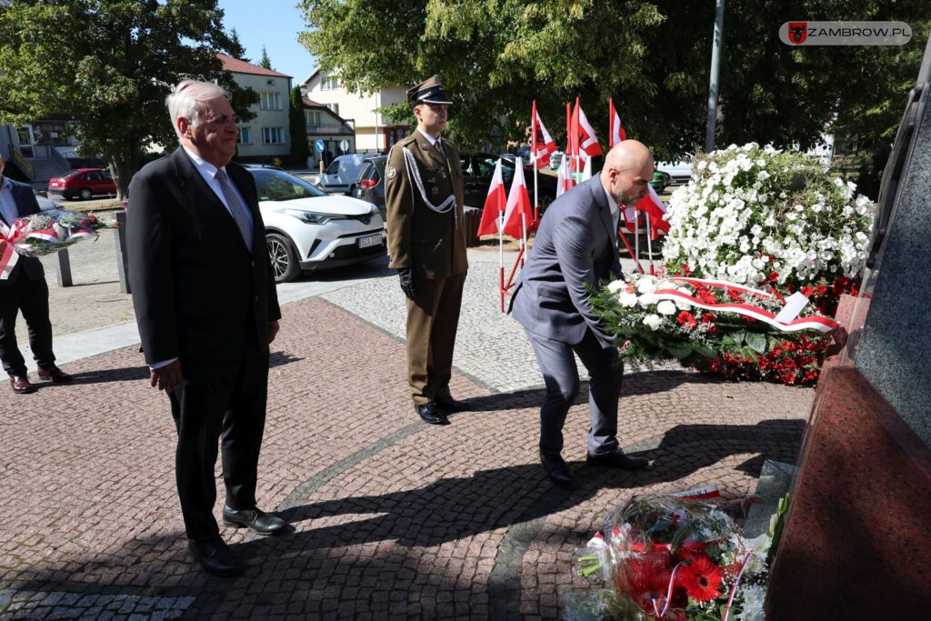 Złożono wieńce pod pomnikiem żołnierza Wojska Polskiego 14.08.2024 fot. J. Włodkowska - Kurpiewska