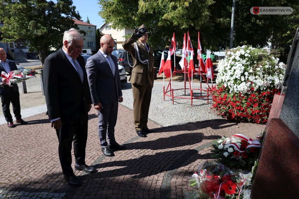 Złożono wieńce pod pomnikiem żołnierza Wojska Polskiego 14.08.2024 fot. J. Włodkowska - Kurpiewska