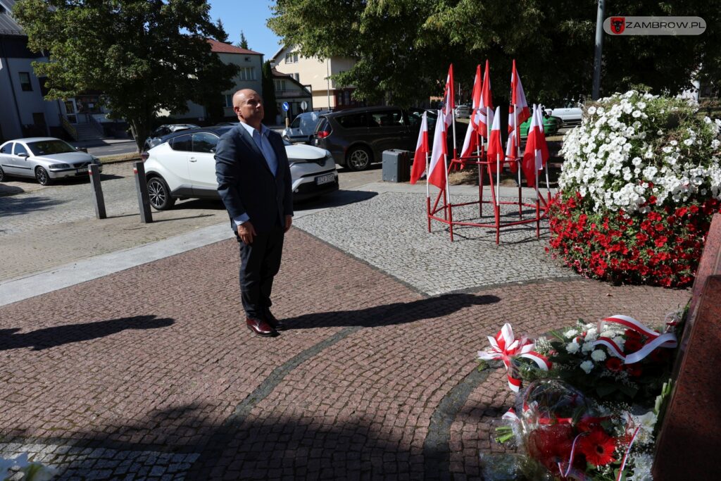 Złożono wieńce pod pomnikiem żołnierza Wojska Polskiego 14.08.2024 fot. J. Włodkowska - Kurpiewska