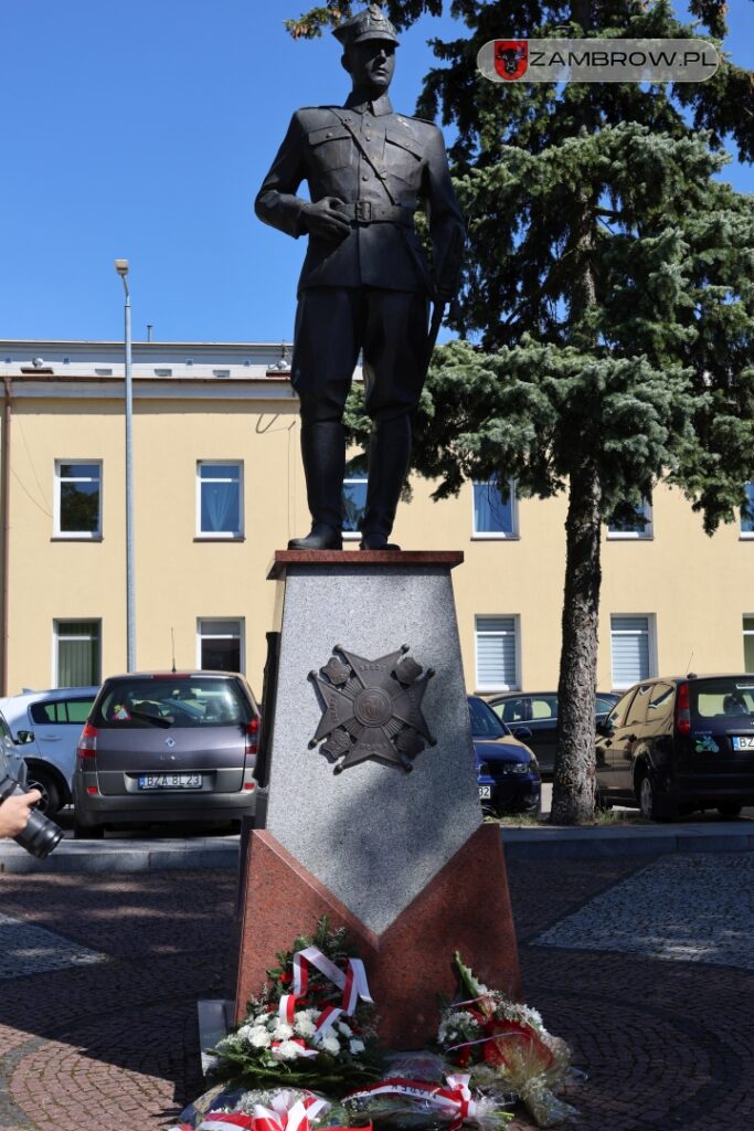 Złożono wieńce pod pomnikiem żołnierza Wojska Polskiego 14.08.2024 fot. J. Włodkowska - Kurpiewska