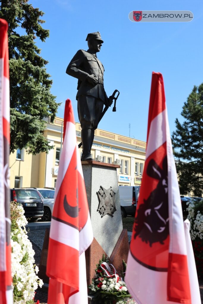 Złożono wieńce pod pomnikiem żołnierza Wojska Polskiego 14.08.2024 fot. J. Włodkowska - Kurpiewska