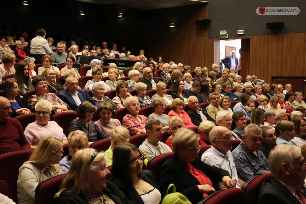 Koncert z okazji Dnia Matki oraz wręczenie medali za długoletnią służbę dla pracowników Urzędu Miasta 25.05.2025r. fot. J. Kurpiewska