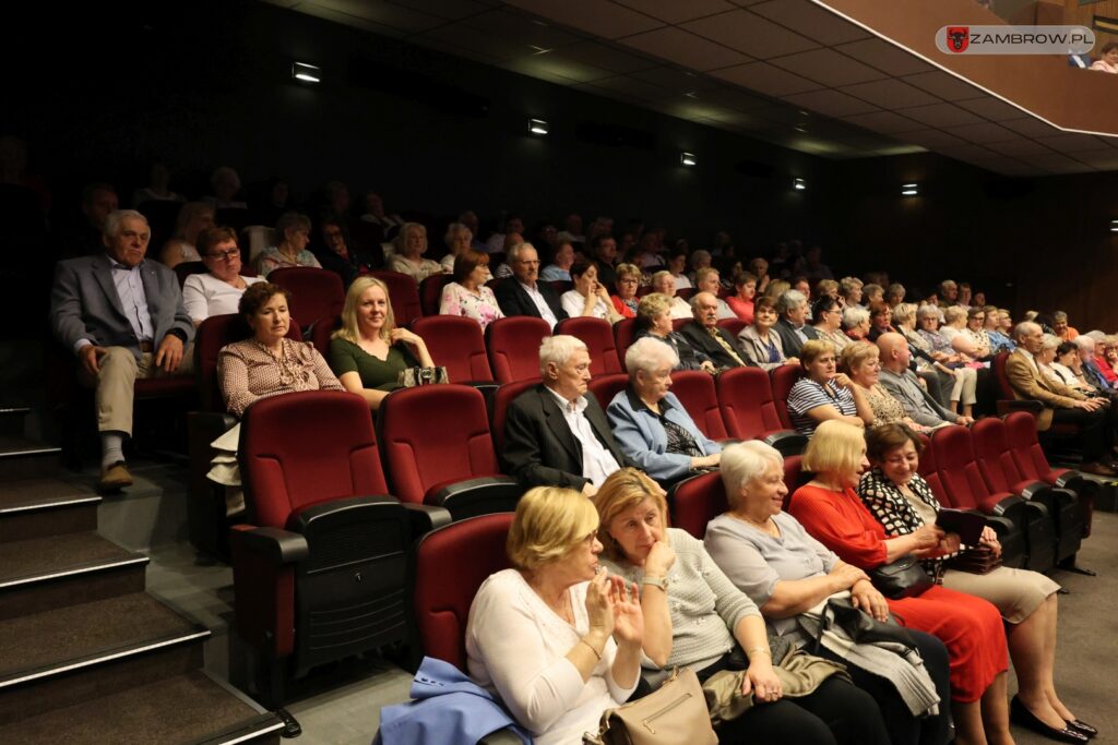 Koncert z okazji Dnia Matki oraz wręczenie medali za długoletnią służbę dla pracowników Urzędu Miasta 25.05.2025r. fot. J. Kurpiewska