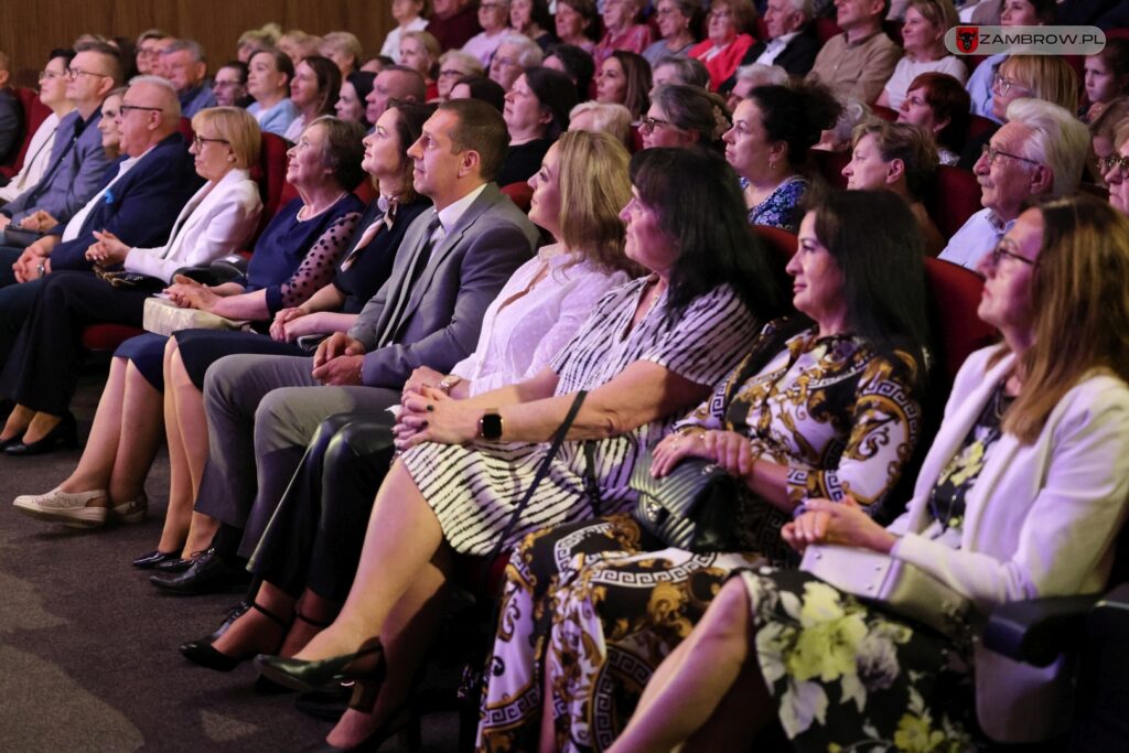 Koncert z okazji Dnia Matki oraz wręczenie medali za długoletnią służbę dla pracowników Urzędu Miasta 25.05.2025r. fot. J. Kurpiewska