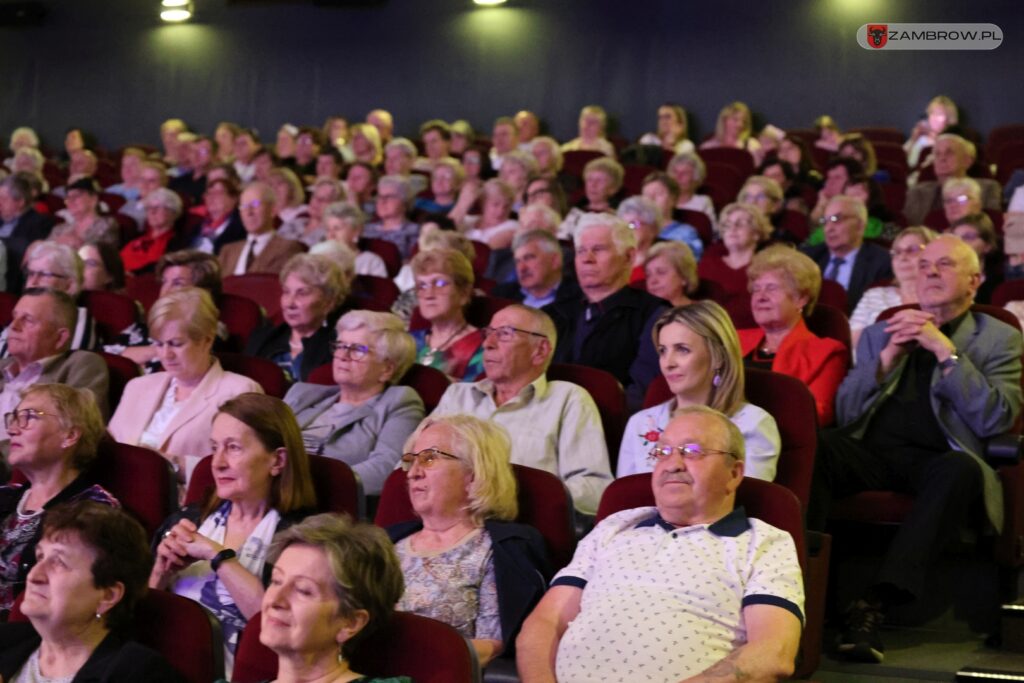 Koncert z okazji Dnia Matki oraz wręczenie medali za długoletnią służbę dla pracowników Urzędu Miasta 25.05.2025r. fot. J. Kurpiewska