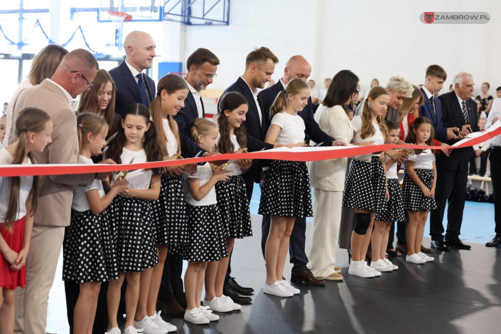 Sala sportowa przy Szkole Podstawowej nr 3 oficjalnie otwarta 05.09.2025r. fot. J. Kurpiewska
