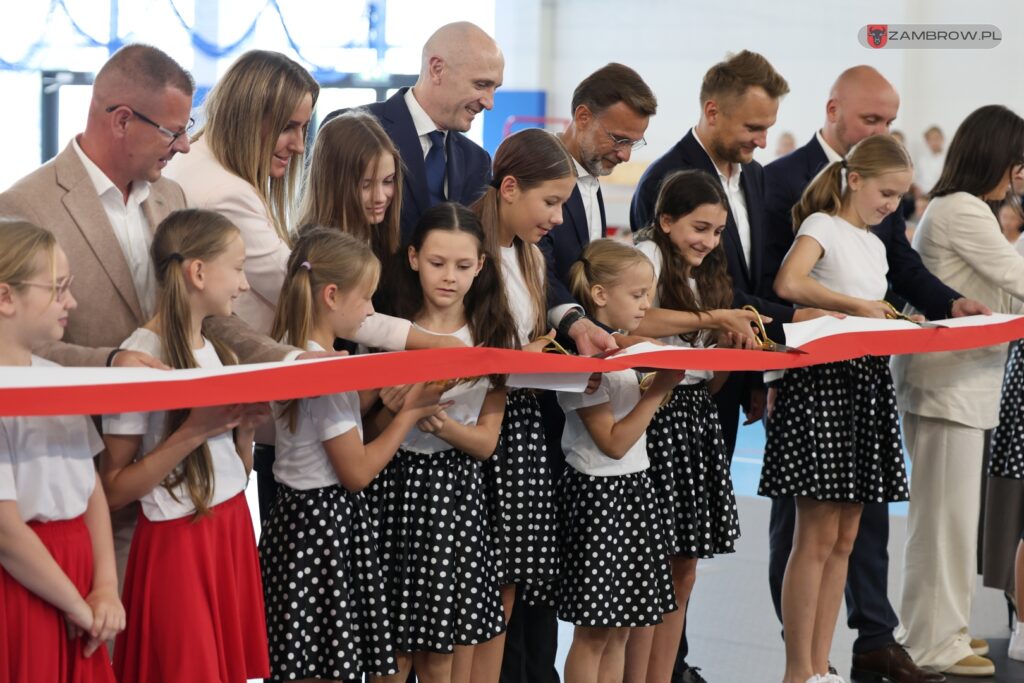 Sala sportowa przy Szkole Podstawowej nr 3 oficjalnie otwarta 05.09.2025r. fot. J. Kurpiewska