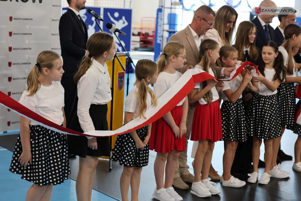 Sala sportowa przy Szkole Podstawowej nr 3 oficjalnie otwarta 05.09.2025r. fot. J. Kurpiewska